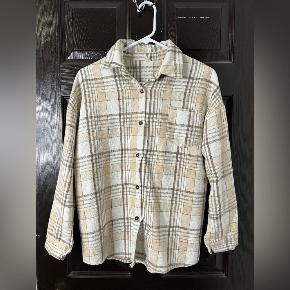 Flannel 
Women size Medium 
Fleece flannel, perfect oversized.
